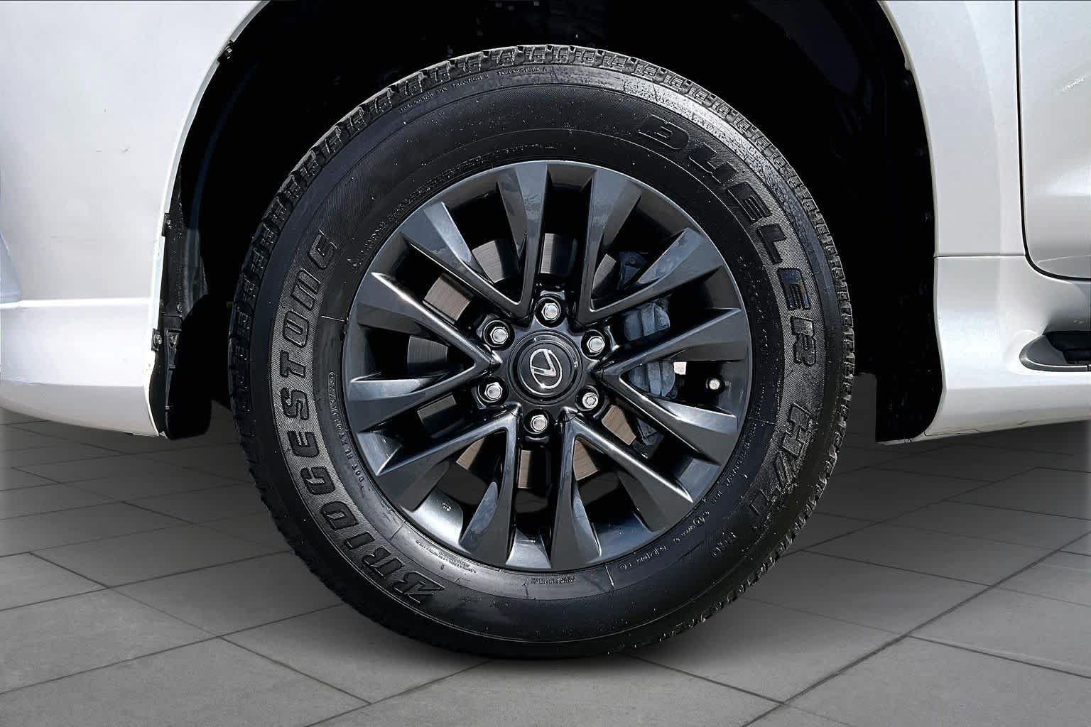 Used 2023 Eminent White Pearl Lexus Premium image 18