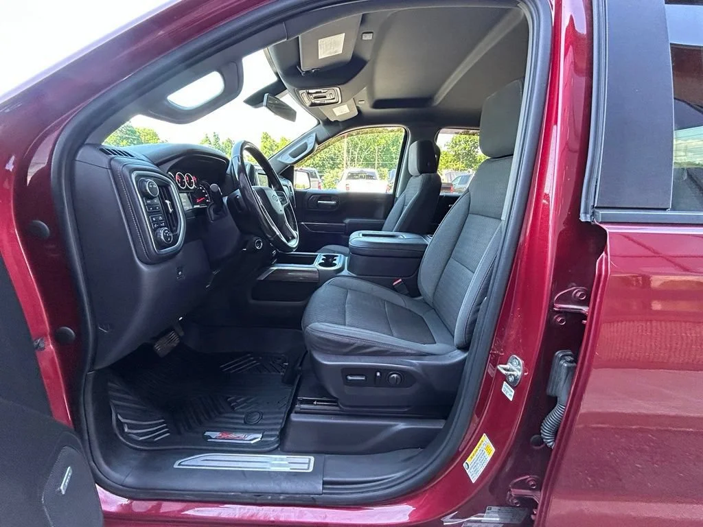 Used 2020 CAJUN RED TINTCOAT Chevrolet RST image 16