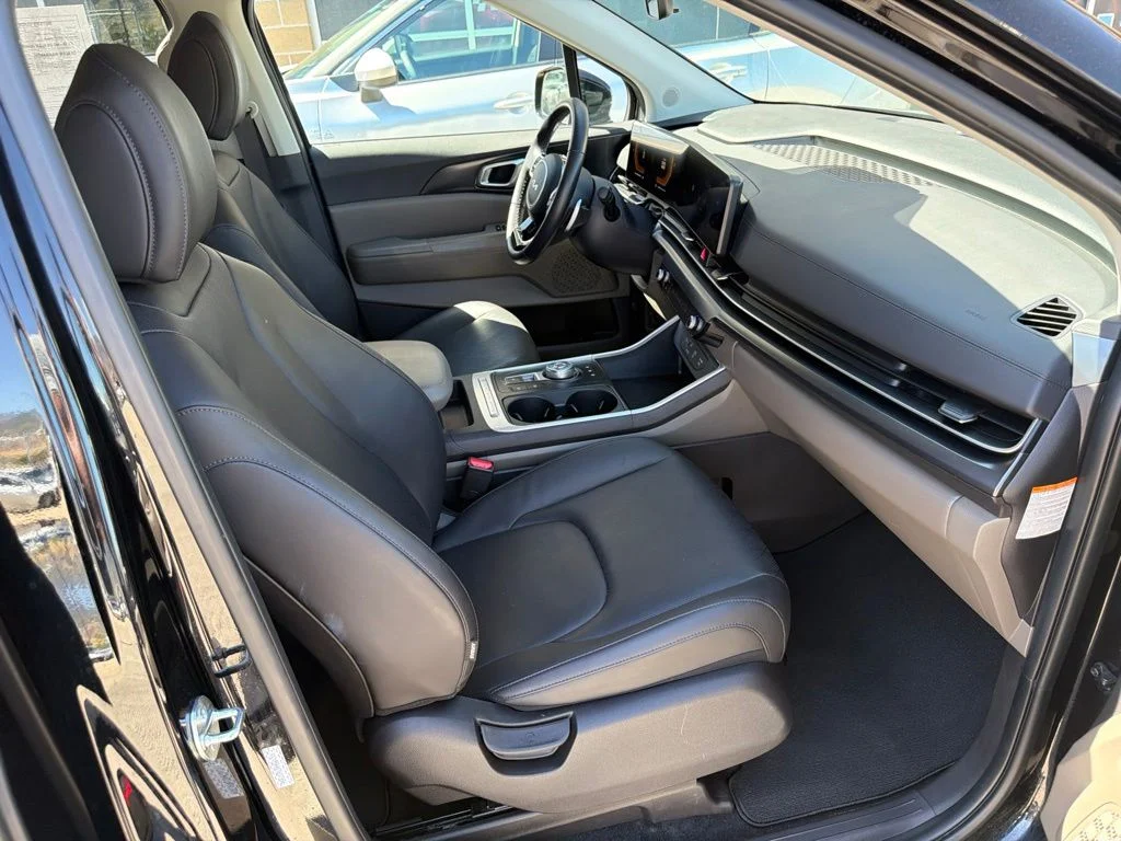 Used 2026 Black Kia LXS image 23