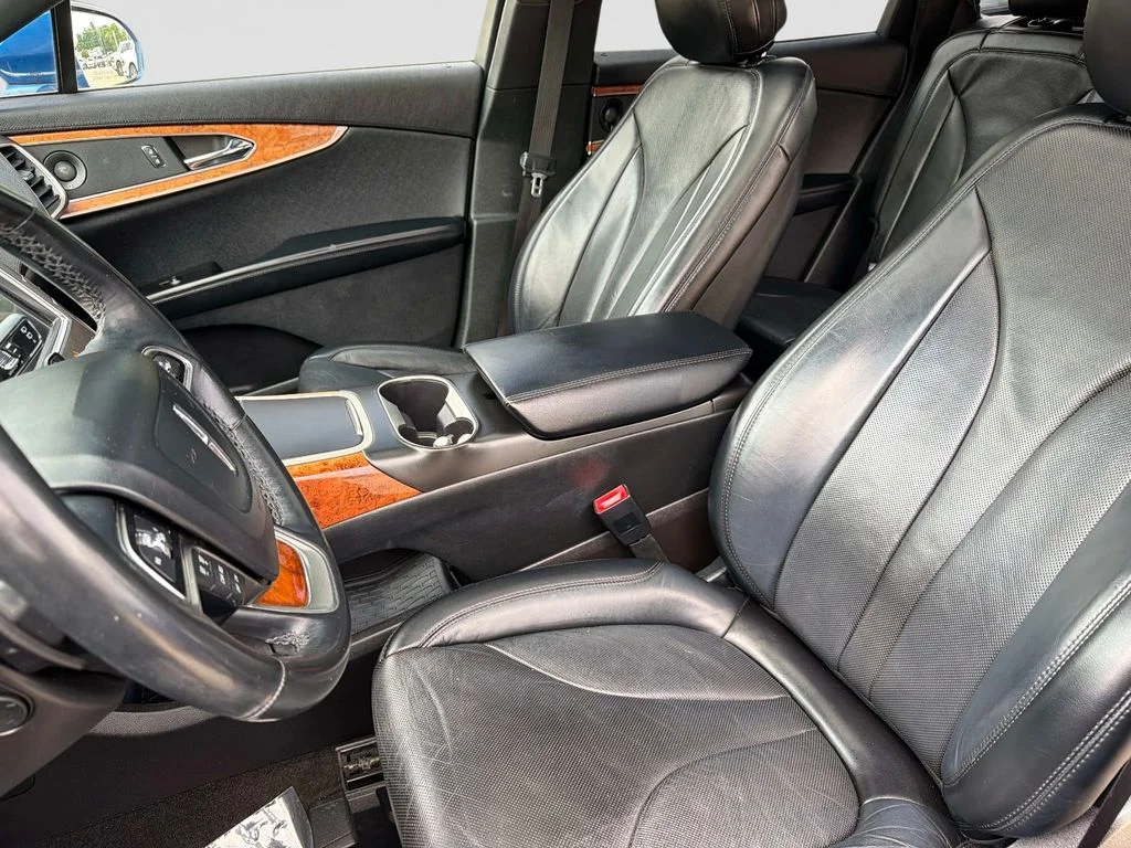 Used 2020 Blue Lincoln Reserve image 21