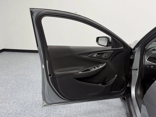 Used 2025 Gray Chevrolet LT image 9
