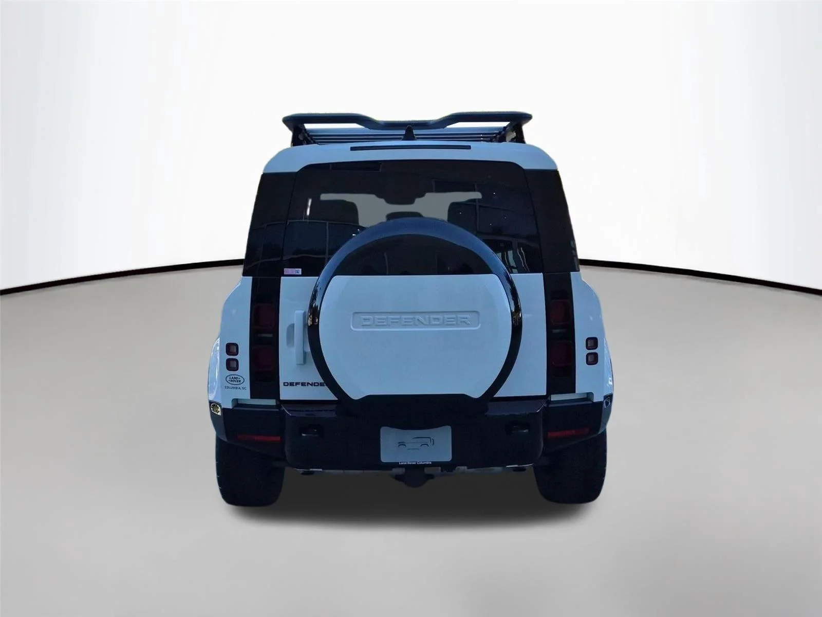 Used 2025 Fuji White Land Rover X-Dynamic SE image 4