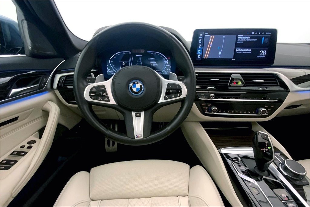 Certified Used 2023 Arctic Race Blue Metallic BMW  image 4