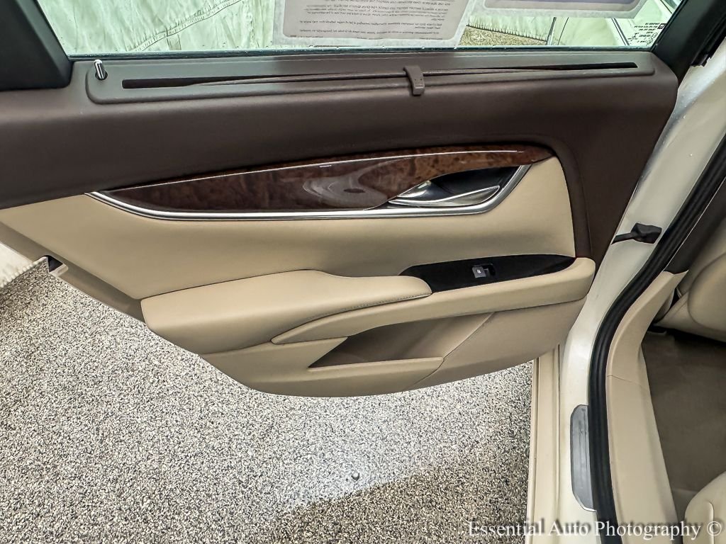 Used 2013 White Diamond Clearcoat Cadillac Premium image 23