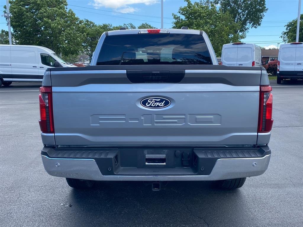 Used 2025 Iconic Silver Ford XLT image 9