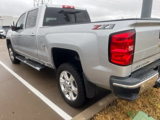 Used 2019 SILVER ICE METALLIC Chevrolet LTZ image 4