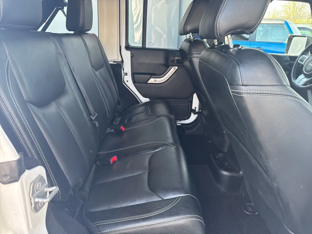 Used 2016 White Jeep Unlimited Rubicon image 34