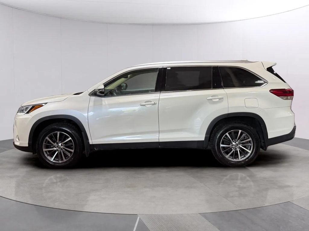 Used 2019 White Toyota XLE image 6