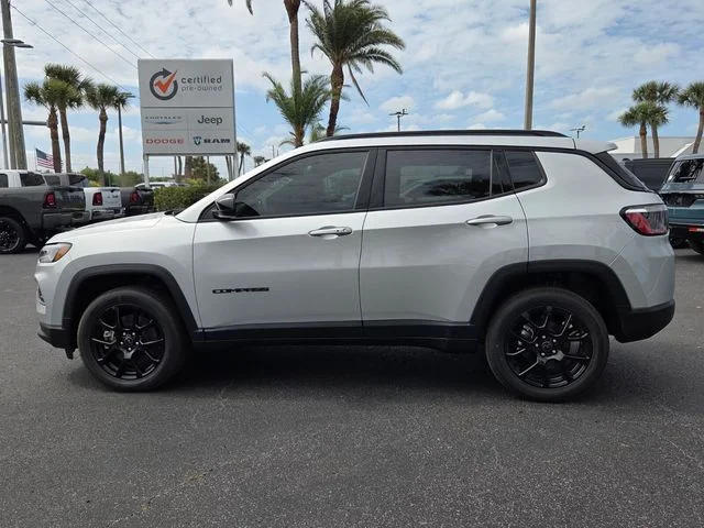 New 2026 Silver Zynith Metallic Clear-Coat Exterior Paint Jeep Latitude image 4