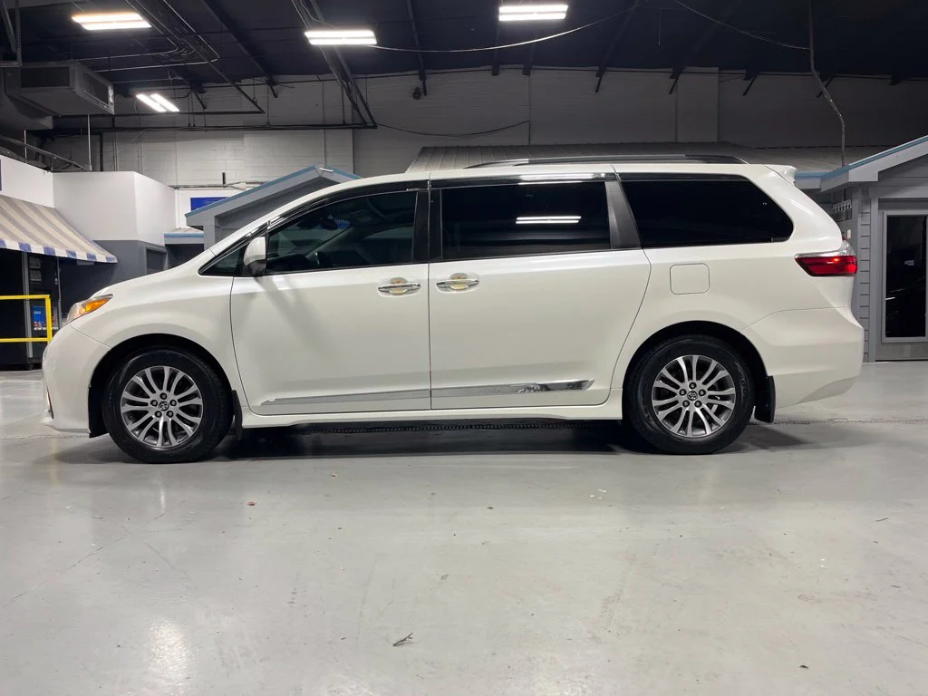 Used 2018 Blizzard Pearl Toyota XLE image 4