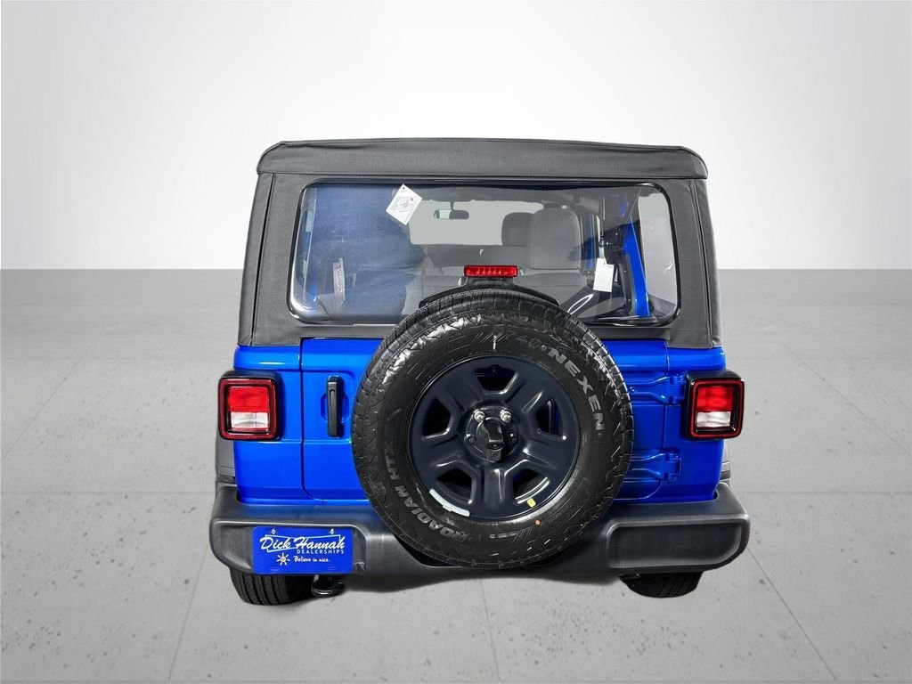 New 2026 Hydro Blue Pearl-Coat Exterior Paint Jeep Sport S image 7