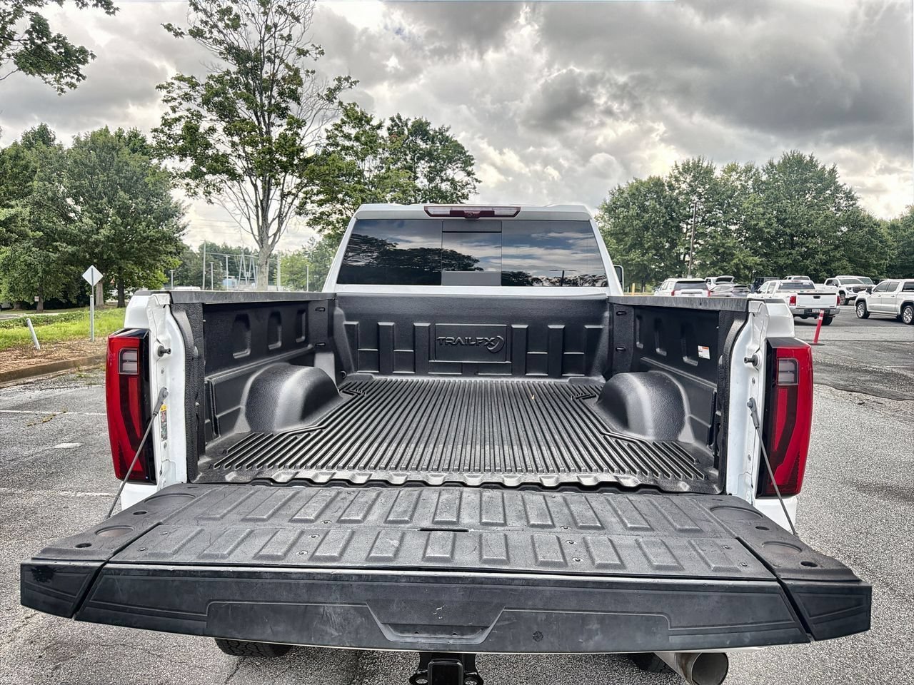 Used 2024 White Frost Tricoat GMC Denali image 21