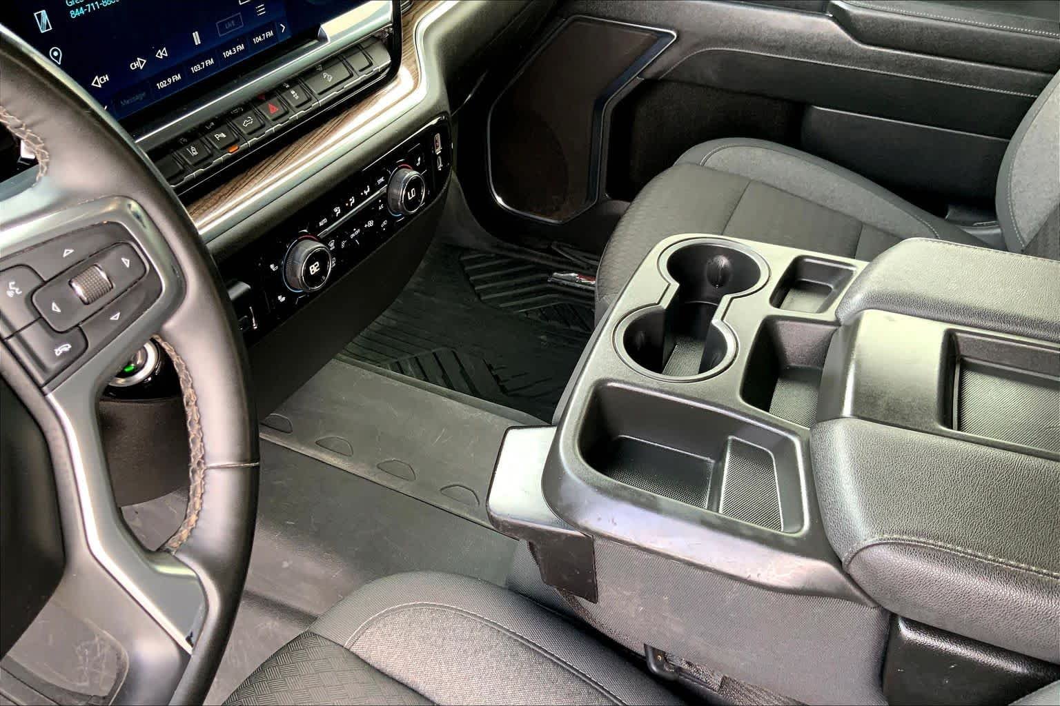 Used 2024 Summit White Chevrolet LT image 17