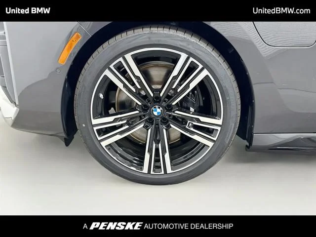 New 2026 Dravit Grey Metallic BMW 750e image 2