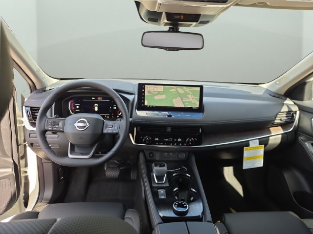 New 2026 White Pearl Nissan Platinum image 2