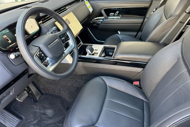 New 2026 Obsidian Black Satin Land Rover SE image 9