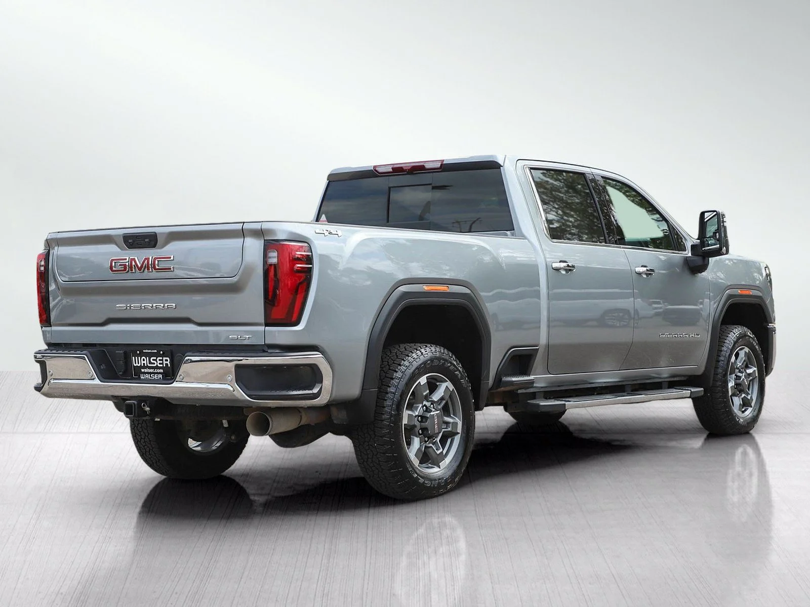 Used 2025 Sterling Metallic GMC SLT image 5