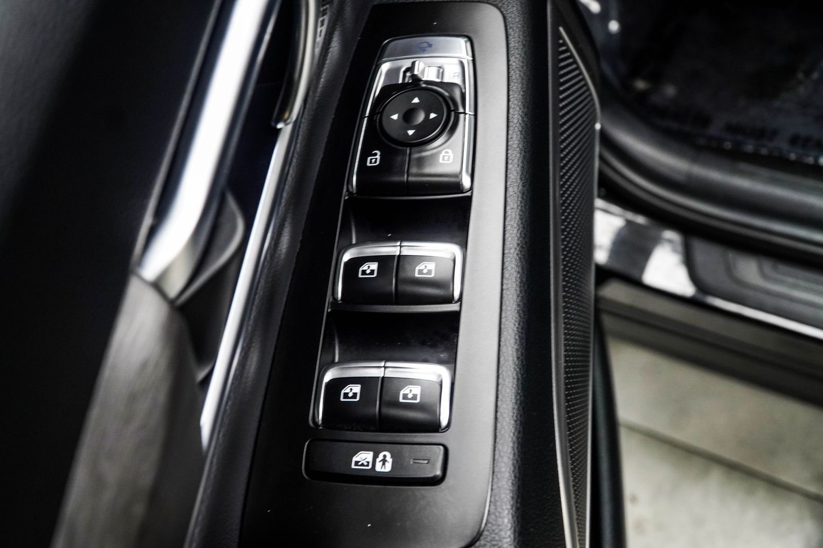 Used 2025 Black Kia EX X-Line image 37