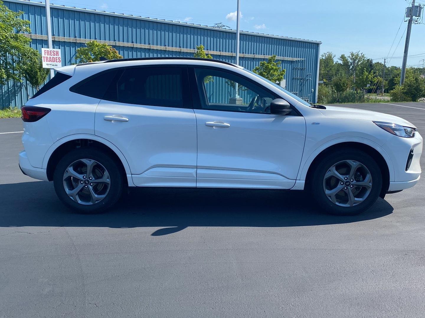 Used 2023 Star White Metallic Tri-Coat Ford ST-Line image 11