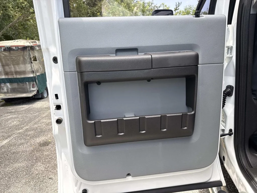 Used 2016 White Ford XL image 15
