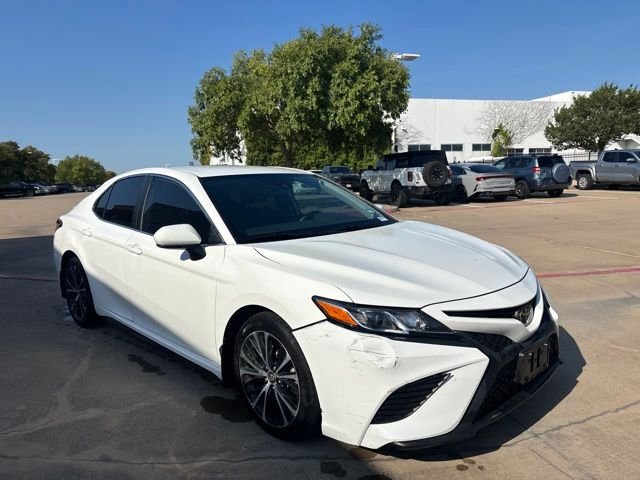 Used 2020 White Toyota SE image 3
