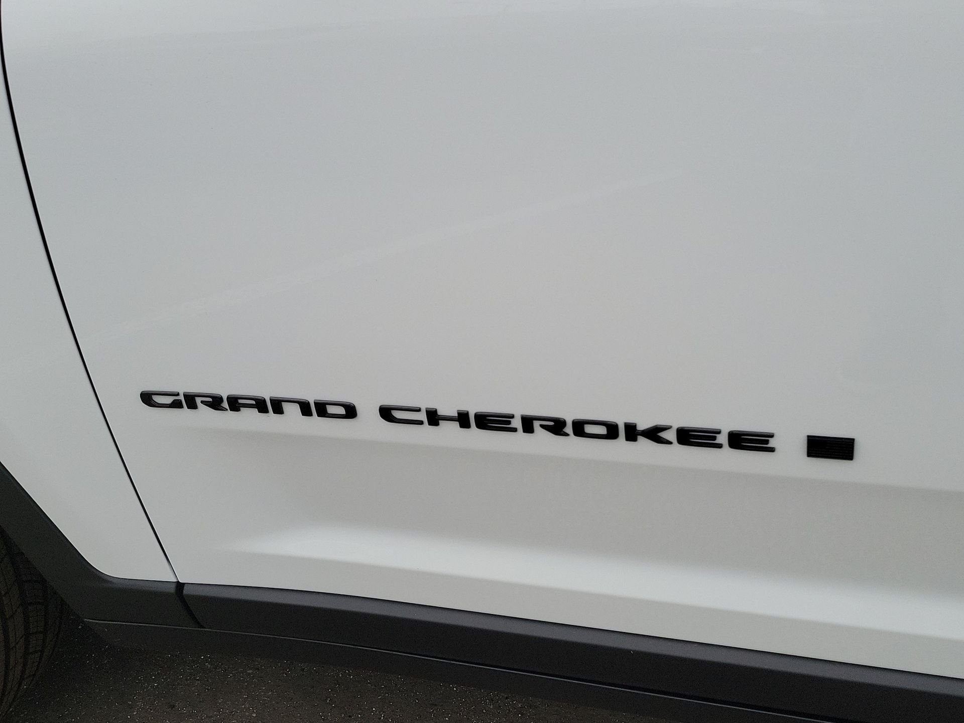 New 2026 Bright White Clear-Coat Exterior Paint Jeep Altitude image 20