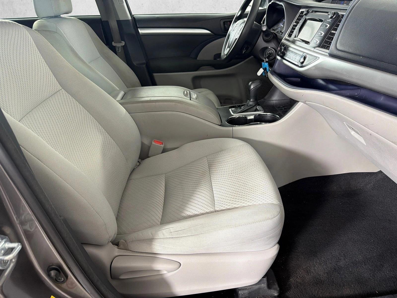 Used 2016 Predawn Gray Mica Toyota LE image 13
