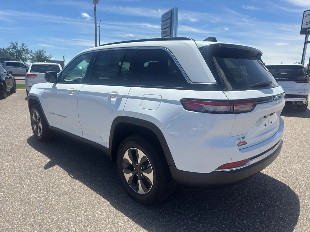 Used 2024 Bright White Clearcoat Jeep Limited image 9