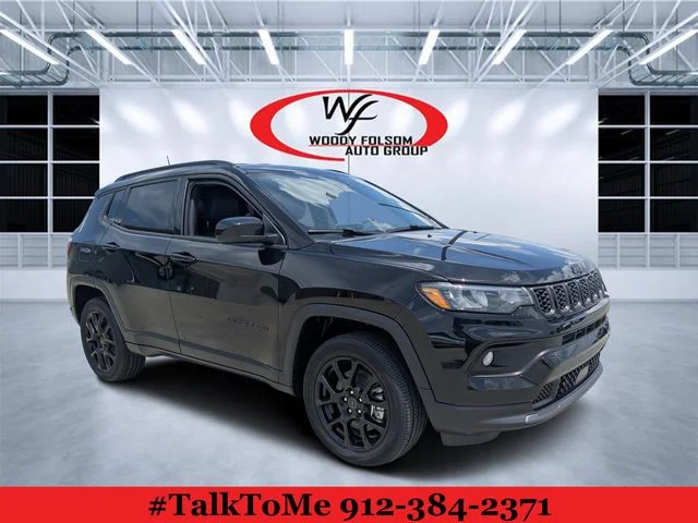 New 2026 Diamond Black Crystal Pearl-Coat Exterior Paint Jeep Latitude image 1