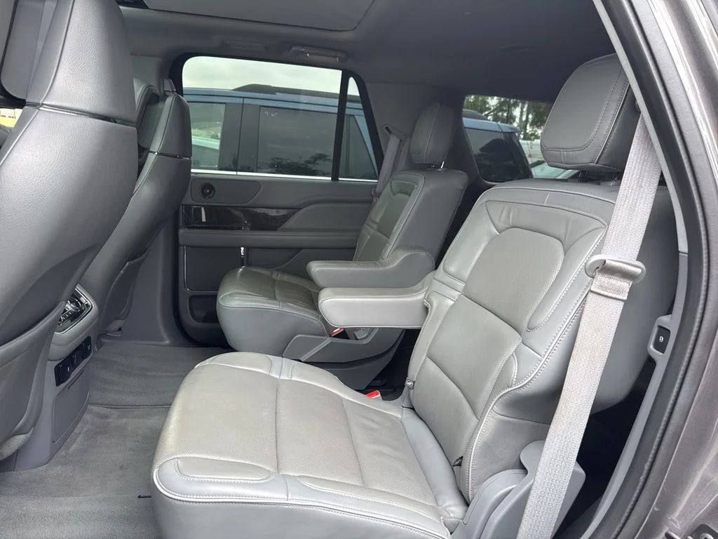 Used 2018 Gray Lincoln Reserve image 15