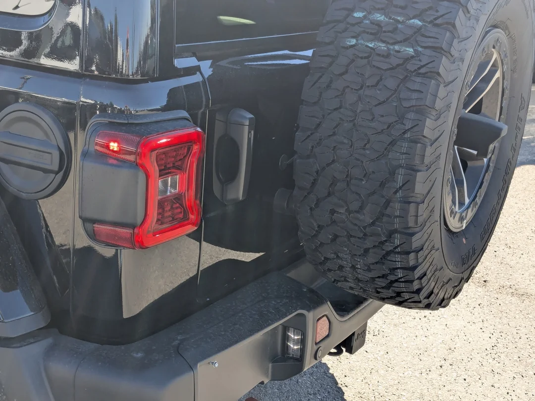 New 2025 Black Jeep Rubicon X - - 4x4 - 35 INCH A/T TIRES - Trailer Tow Group - Offroad Cam & More! image 11