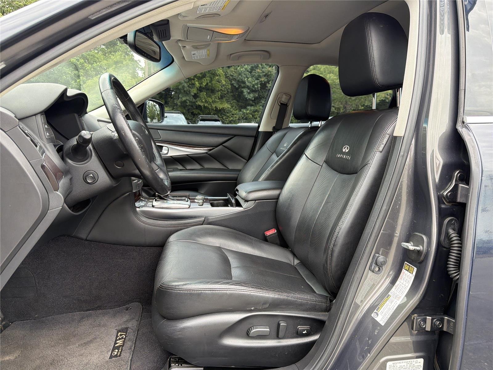 Used 2013  INFINITI Base image 17