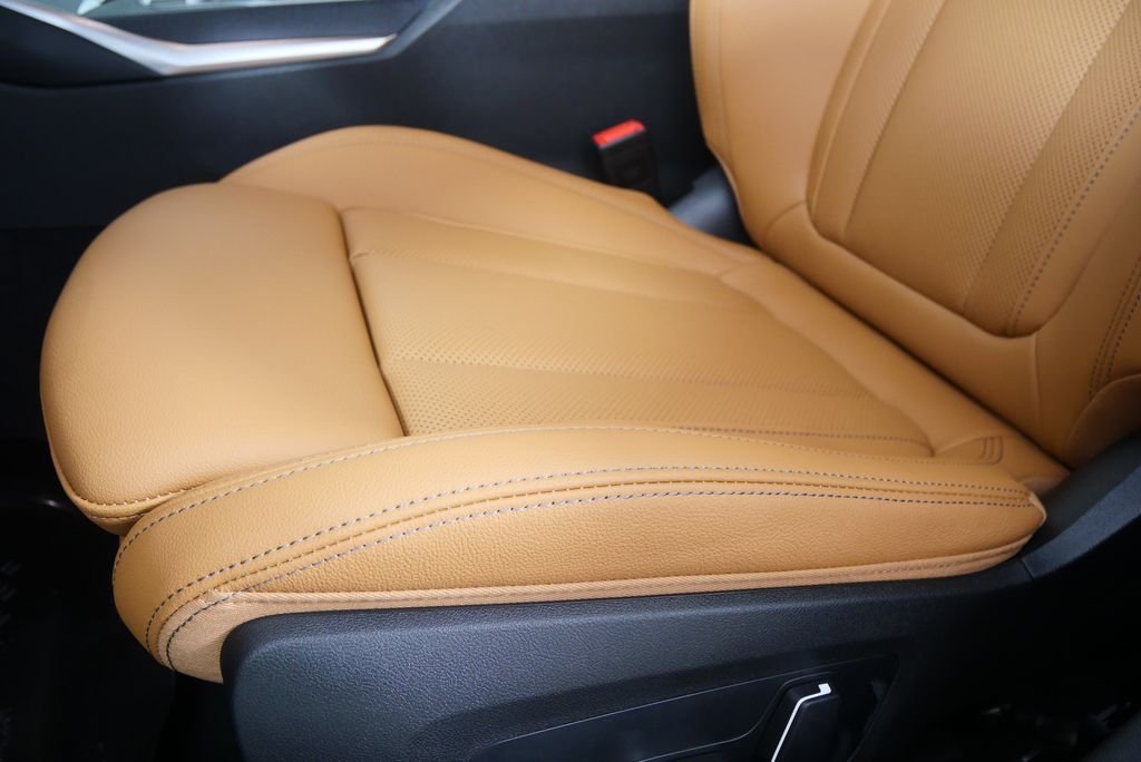 Used 2026 Mineral White Metallic BMW 330i image 9