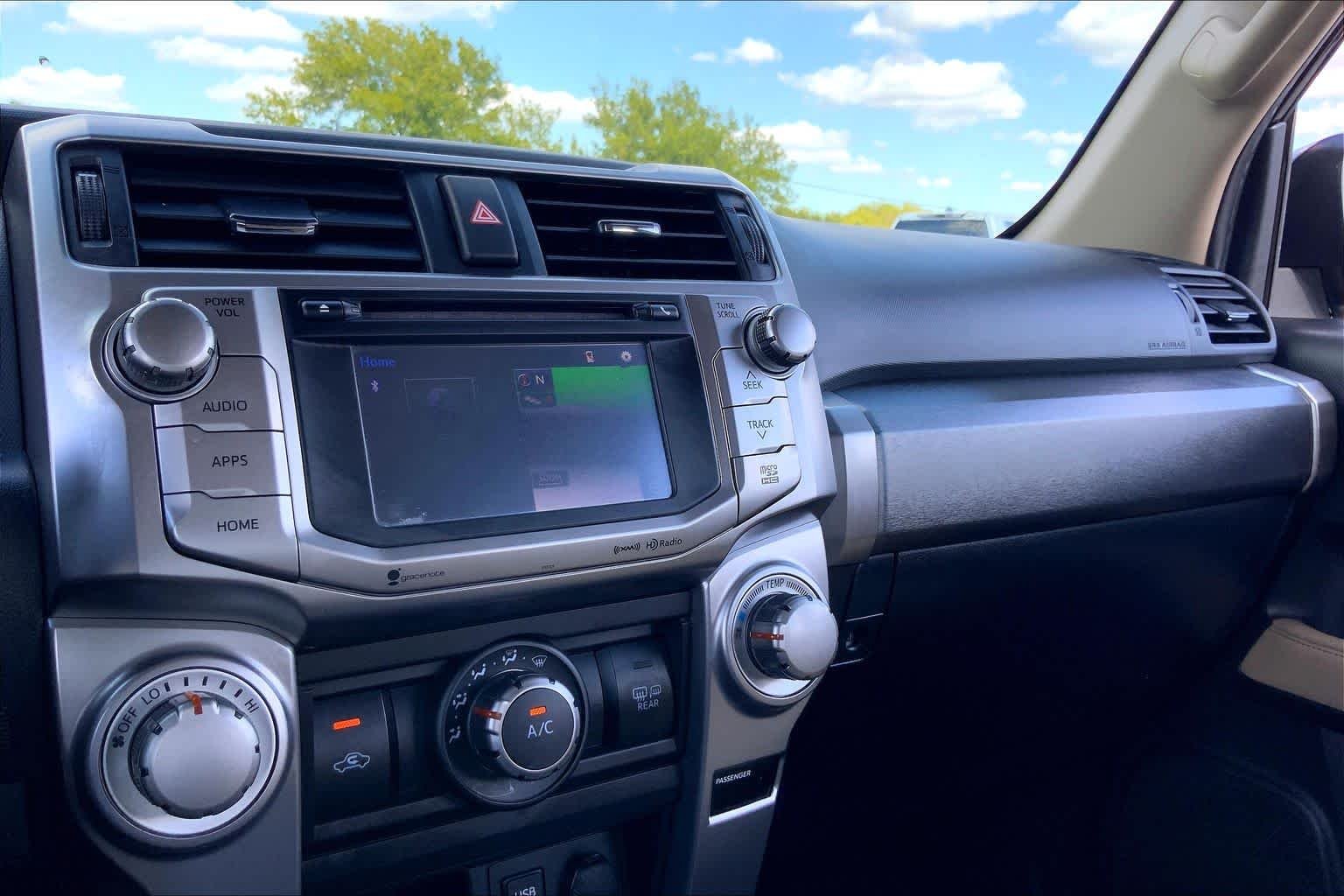 Used 2018 Midnight Black Metallic Toyota SR5 Premium image 34