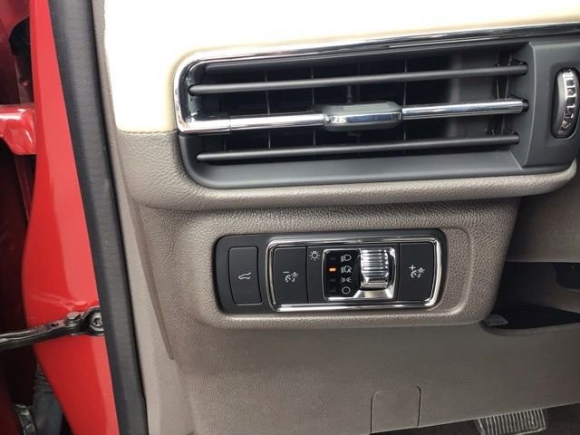 Used 2022 Red Lincoln Standard image 18