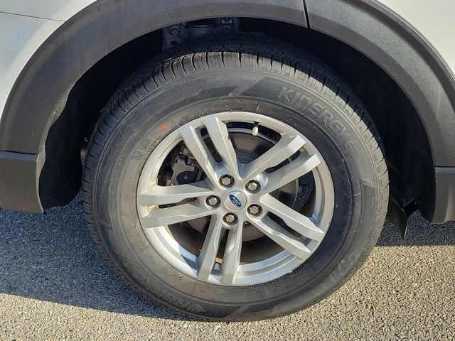 Used 2023 White Metallic Ford XLT image 9