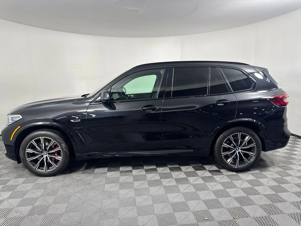 Used 2022 Black BMW xDrive45e image 8