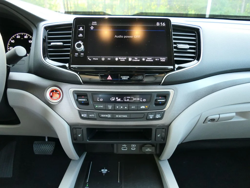 New 2026 Platinum White Pearl Honda RTL image 19