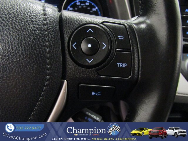 Used 2018 Silver Toyota XLE image 27