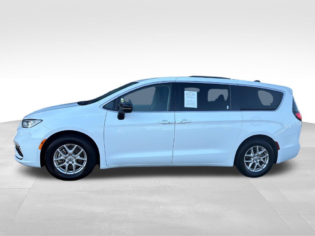 Used 2024 White Chrysler Touring L image 2