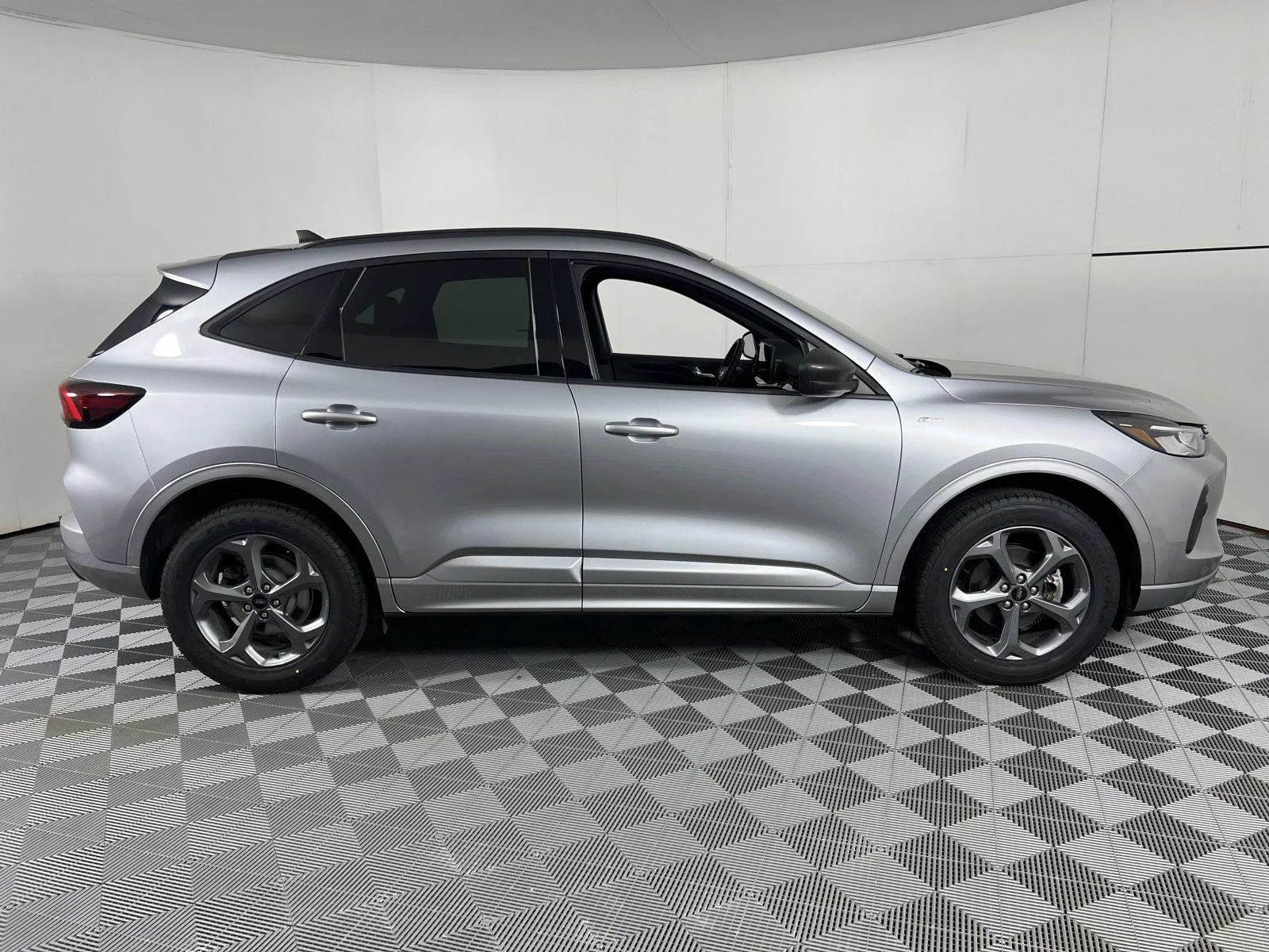 Used 2023 Iconic Silver Ford ST-Line image 11