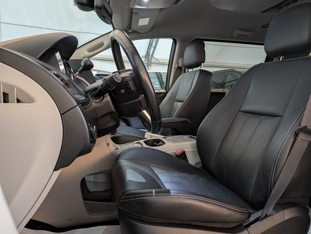 Used 2019 Black Dodge Crew Plus - - FWD - 3.6L V6 - Power Sliding Doors - Power Liftgate - Leather Seat & More! image 15