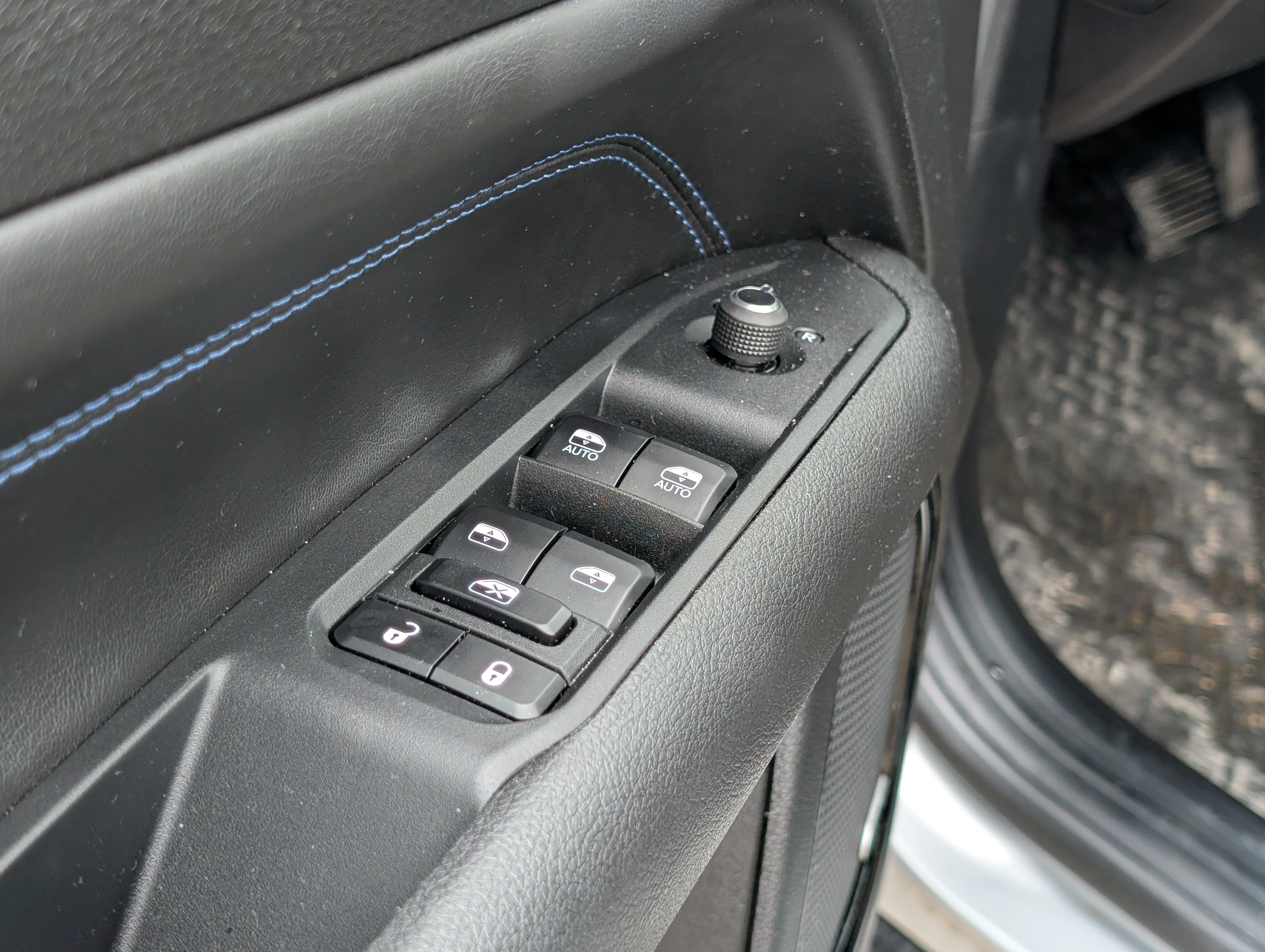New 2025 Silver Zynith Metallic Jeep Altitude image 16