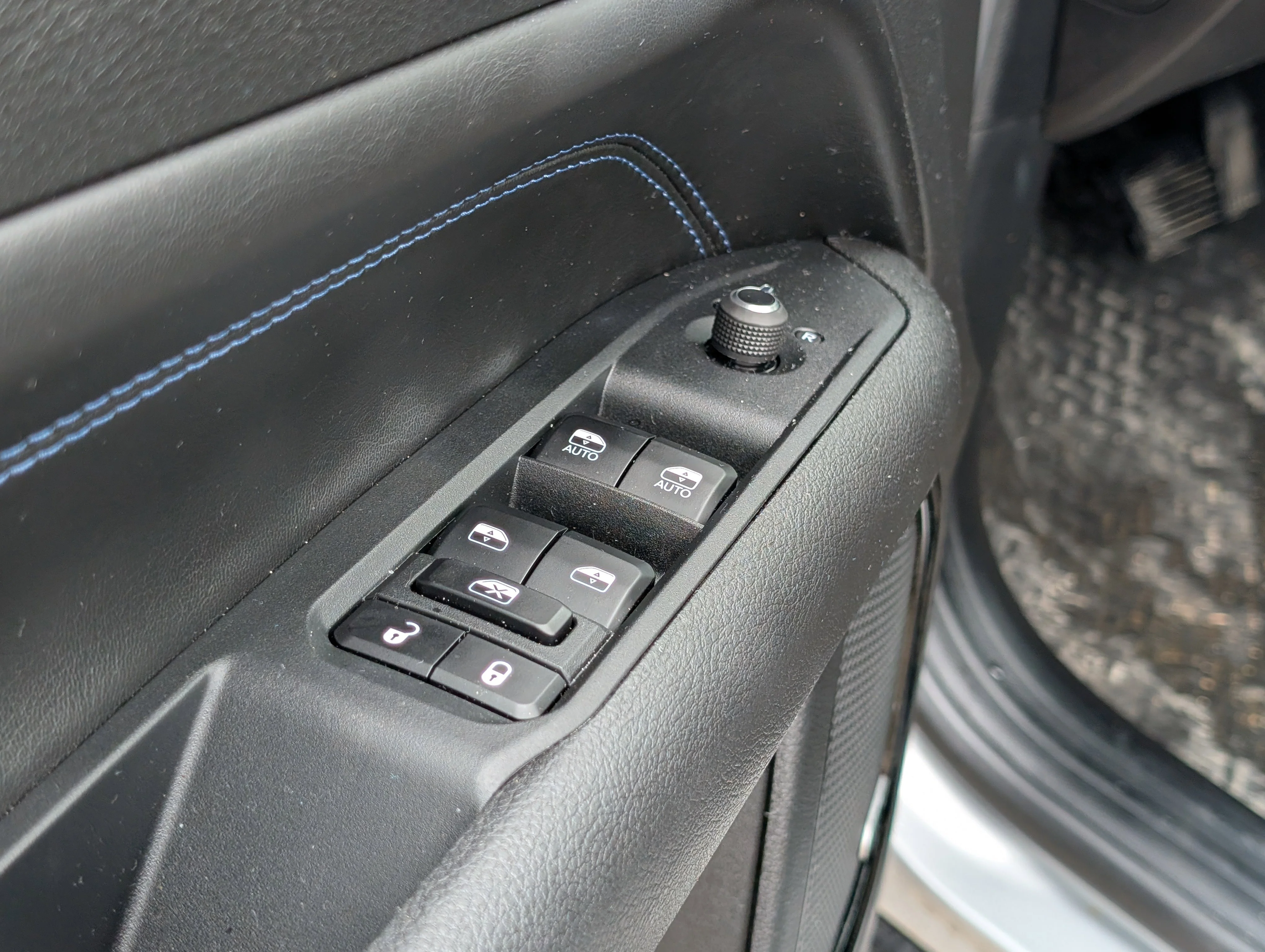 New 2025 Silver Zynith Metallic Jeep Altitude image 16