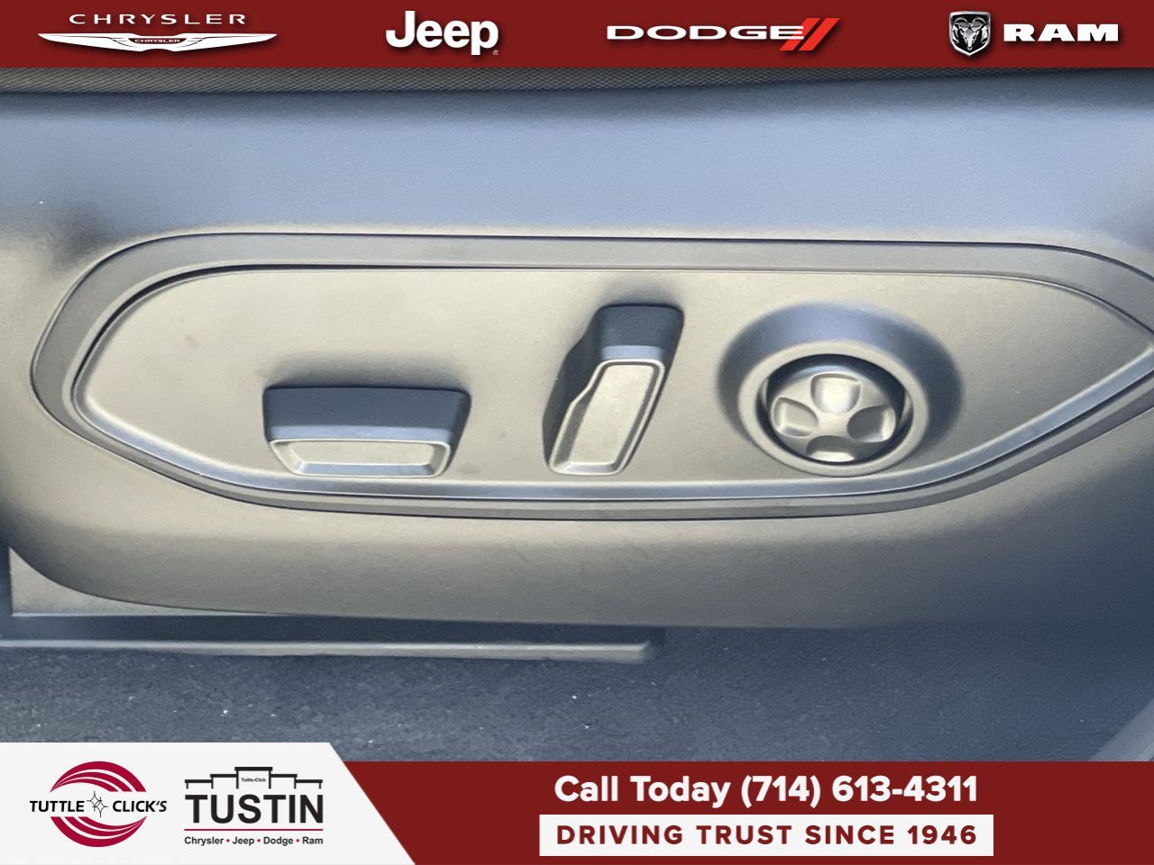 New 2026 Bright White Clear-Coat Exterior Paint Jeep Laredo X image 22
