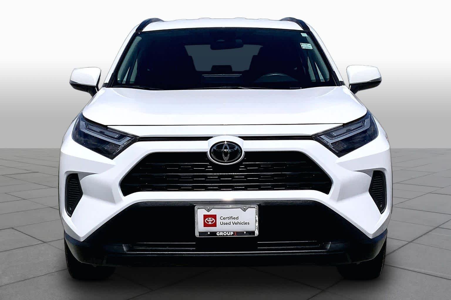 Used 2025 Ice Cap Toyota XLE image 4
