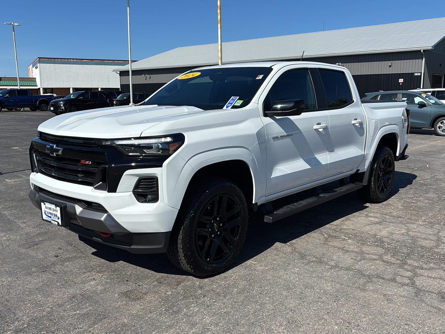 Used 2024 Summit White Chevrolet Z71 image 3