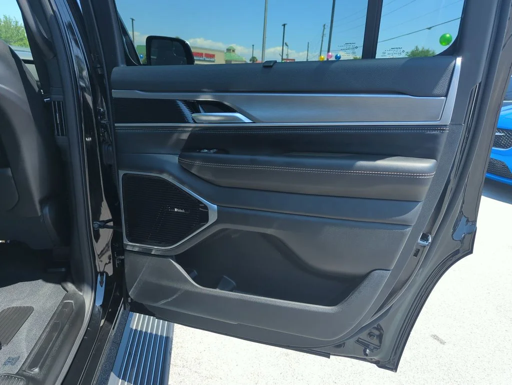 New 2026 High Gloss Black Exterior Paint Jeep Limited Reserve image 34