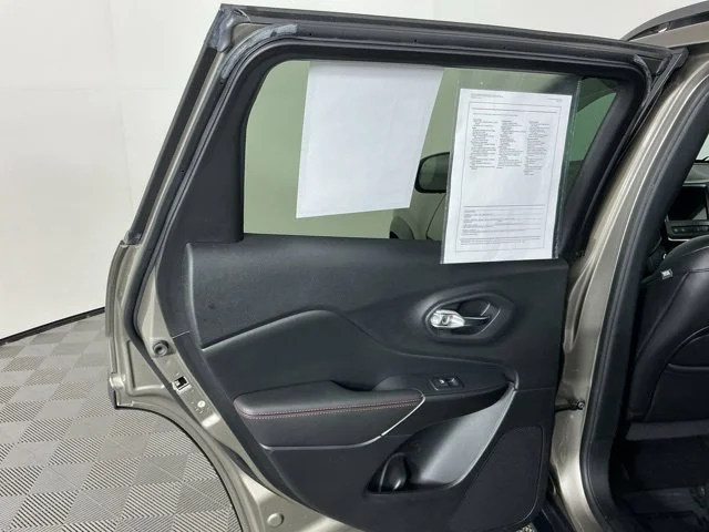 Used 2020 Light Brownstone Pearlcoat Jeep Trailhawk image 25