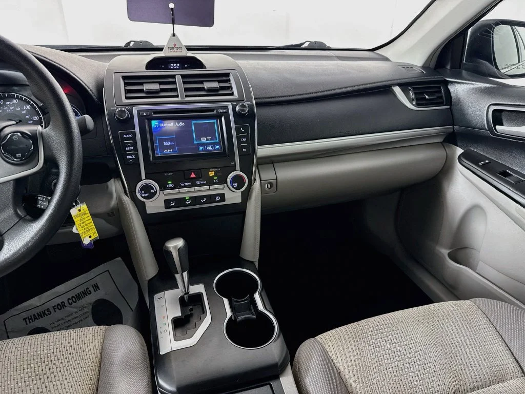 Used 2013 Gray Toyota LE image 25